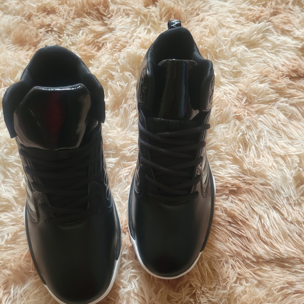Dynamic Black and White Men's Athletic Shoes - Picture 4 of 7